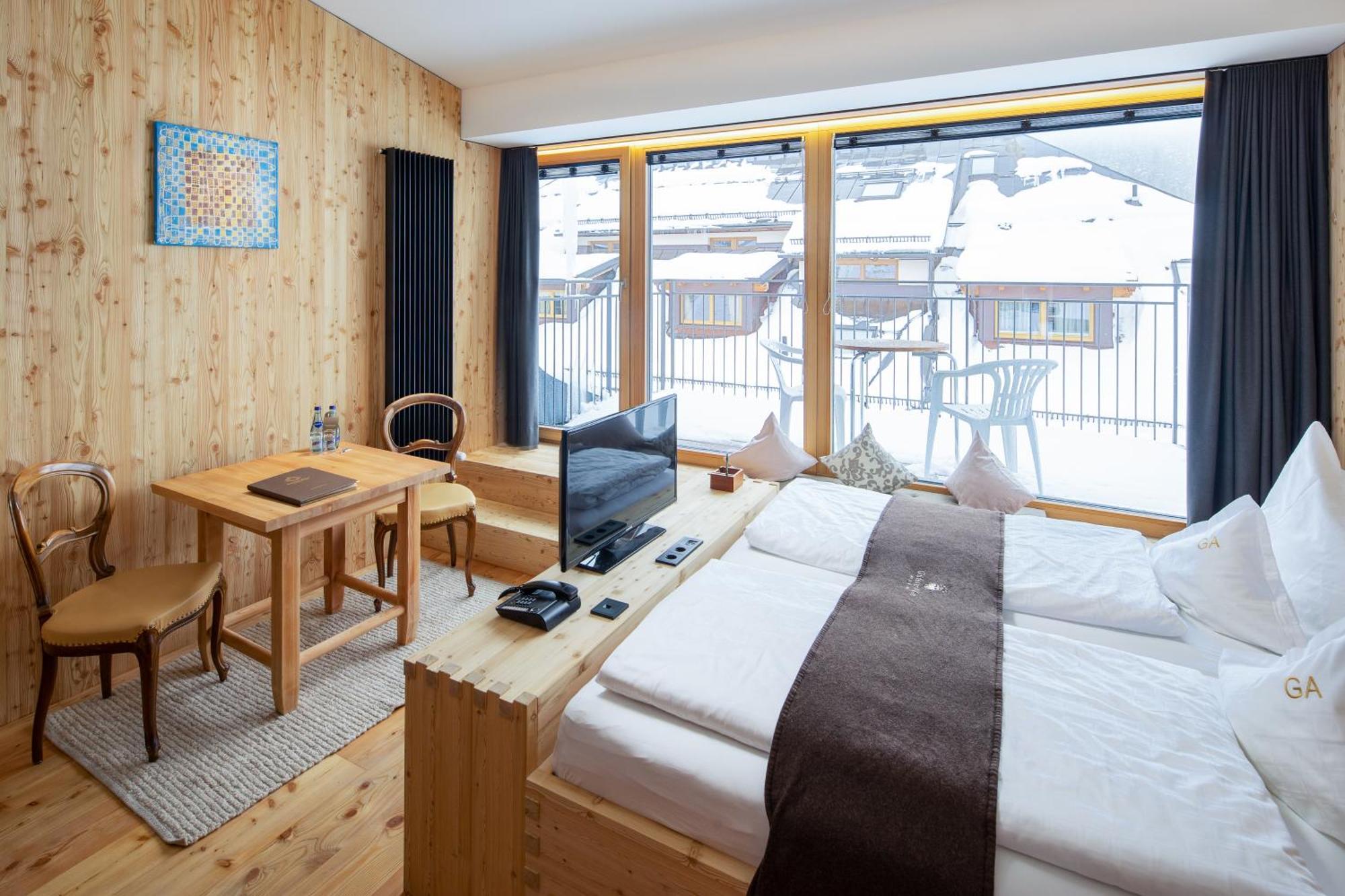 Hotel Goldener Adler - Im Sommer Silvretta Card Premium Inkludiert Ισγκλ Εξωτερικό φωτογραφία