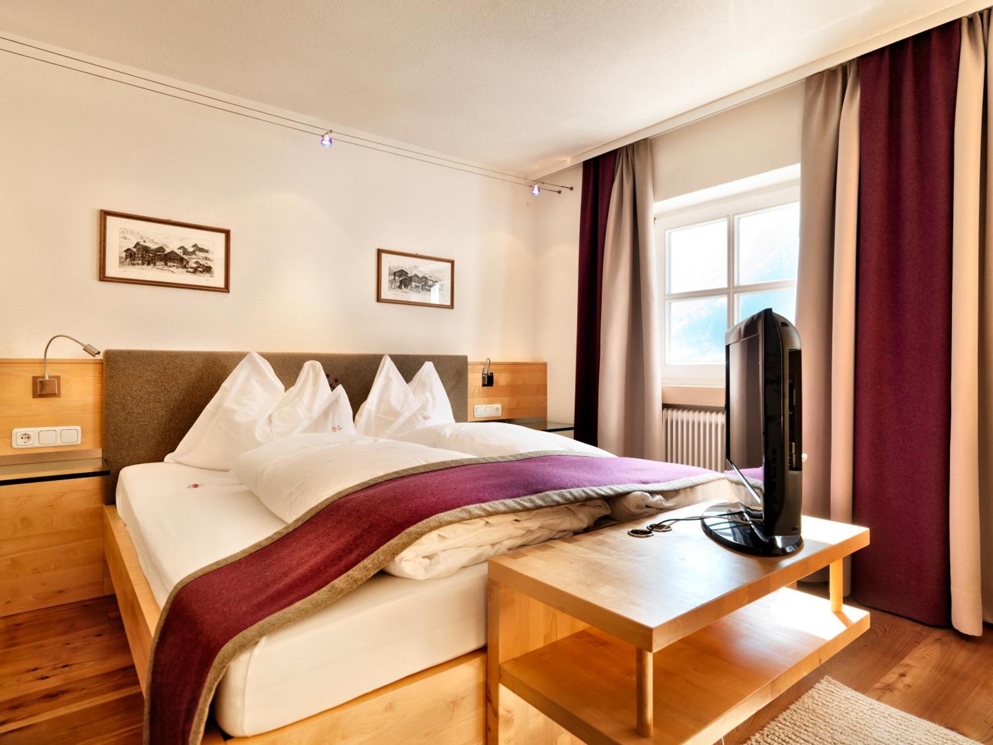Hotel Goldener Adler - Im Sommer Silvretta Card Premium Inkludiert Ισγκλ Εξωτερικό φωτογραφία