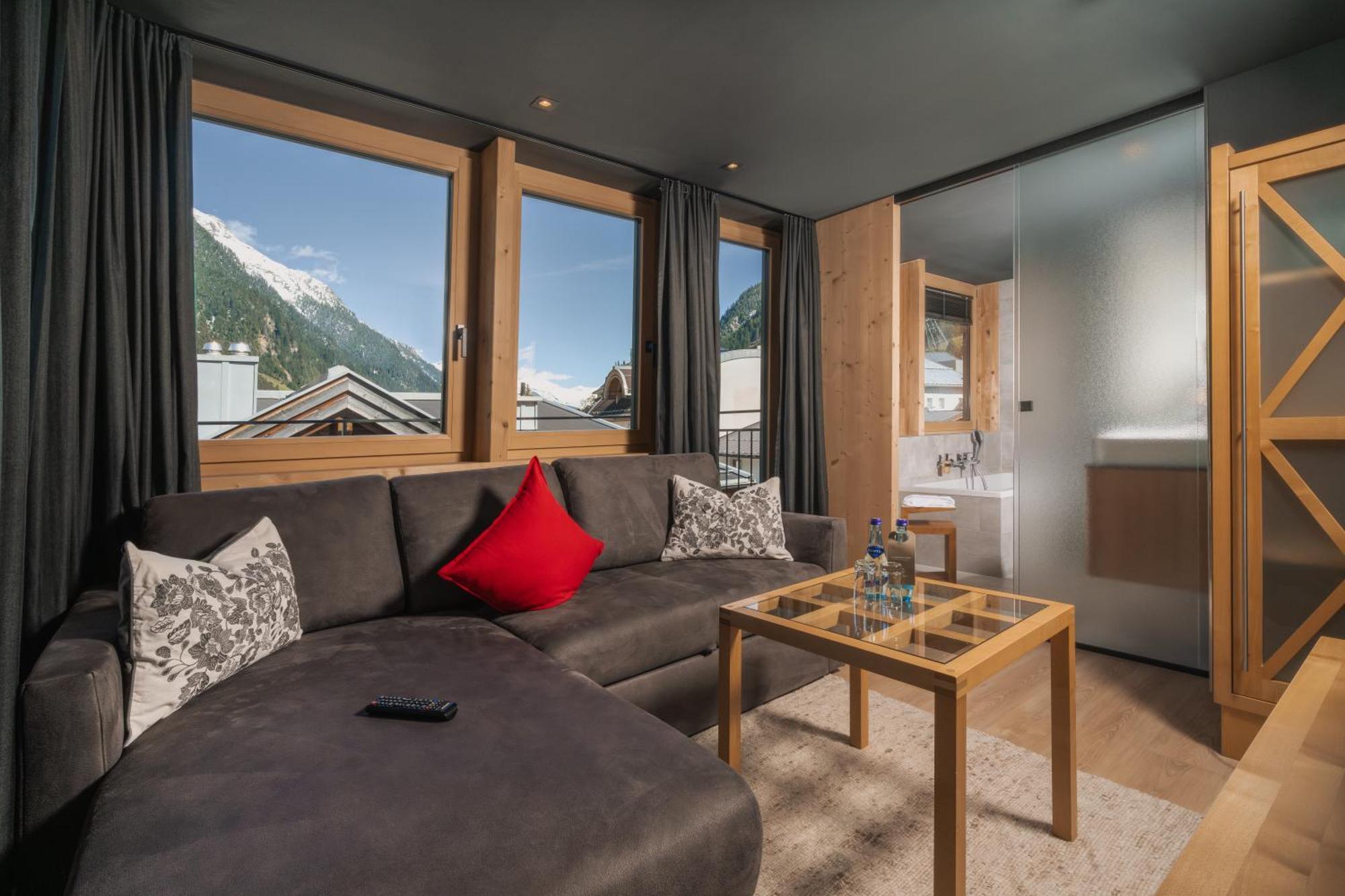 Hotel Goldener Adler - Im Sommer Silvretta Card Premium Inkludiert Ισγκλ Εξωτερικό φωτογραφία